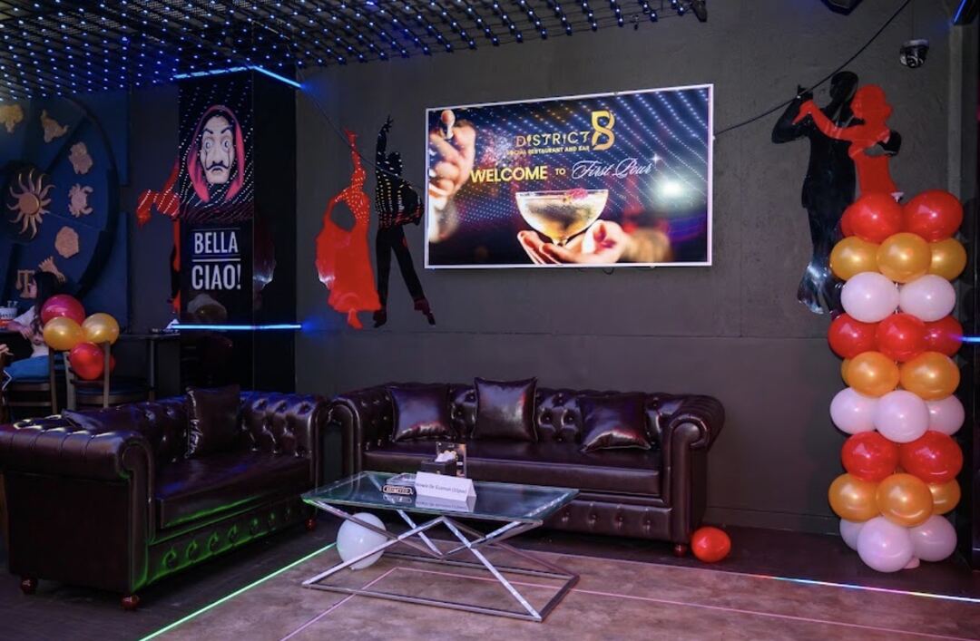 Restaurante e clube District 8